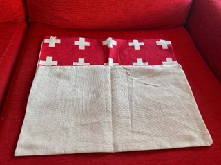 Funda Cojín Diseño Cruz Suiza Roja