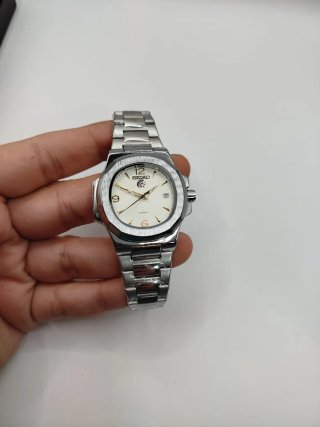 Reloj Seiko mod Nautilus crema Automático 40mm