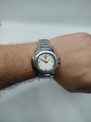 Reloj Seiko mod Nautilus crema Automático 40mm
