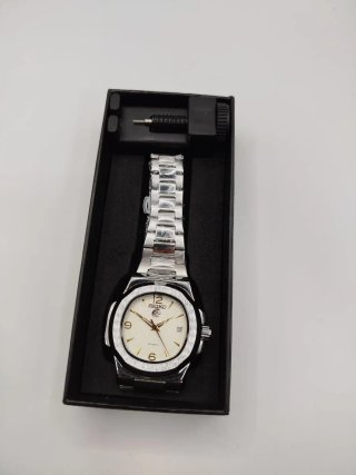 Reloj Seiko mod Nautilus crema Automático 40mm
