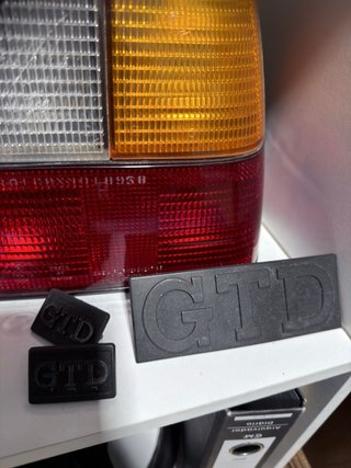 Emblemas  GTD para gurada lamas e grelha Golf MK2