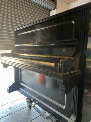 Piano Vertical Negro