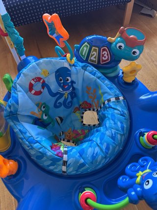 Saltador y juego Baby Einstein