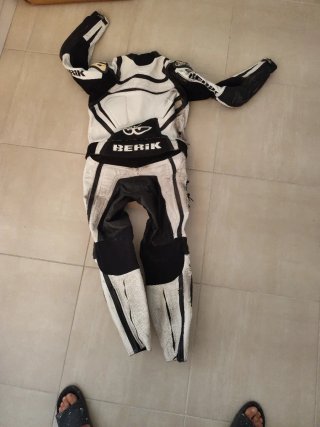Mono de cuero para moto Berik