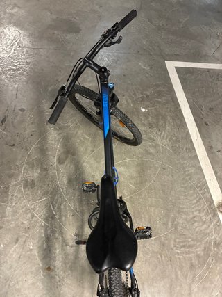 Bicicleta de Montaña Negra y Azul