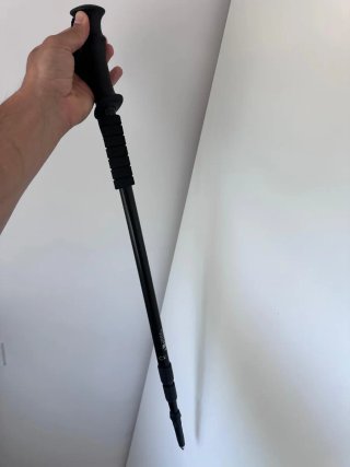 Bastón de senderismo negro