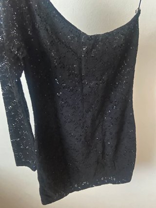 Vestido lentejuelas negro asimétrico