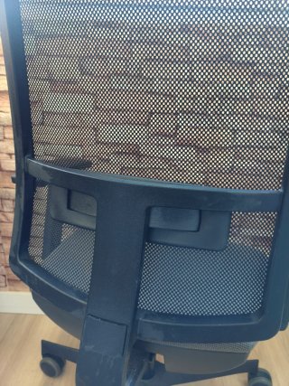 SILLA DE OFICINA O ESCRITORIO NEGRA