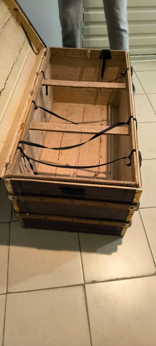 Baúl de madera y metal para almacenaje