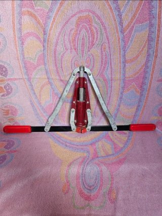 Encorchadora manual para botellas