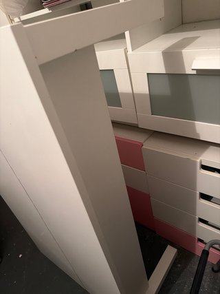 Mesa elevable Ikea  con algunos signos de uso