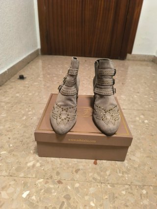 Botines Ash Piel Grises Tachuelas
