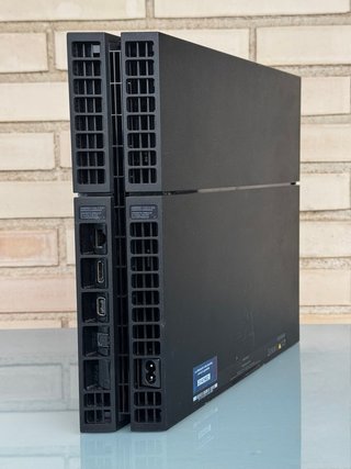 PS4 500GB Negra + Mando + 2 Juegos