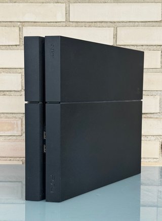PS4 500GB Negra + Mando + 2 Juegos