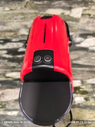 Cafetera Nespresso Inissia Roja