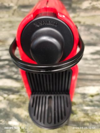 Cafetera Nespresso Inissia Roja