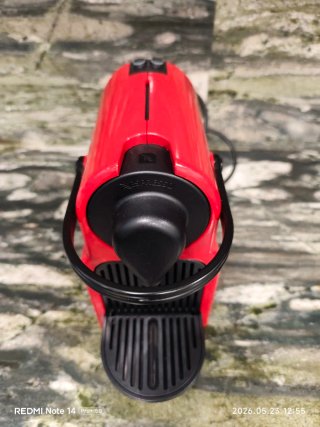 Cafetera Nespresso Inissia Roja