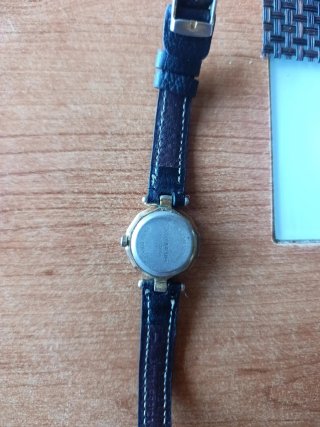 Reloj de pulsera mujer negro y dorado