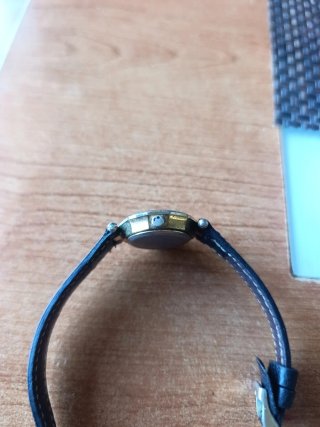 Reloj de pulsera mujer negro y dorado