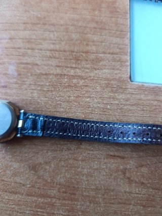 Reloj de pulsera mujer negro y dorado