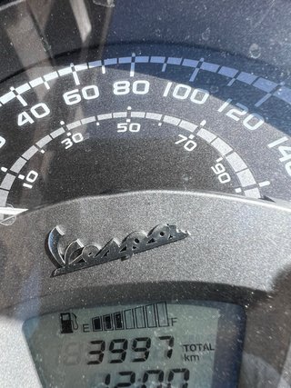 Vespa 125 ABS Automática Gris/Marrón