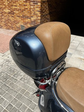 Vespa 125 ABS Automática Gris/Marrón