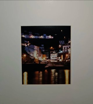 Fotografía nocturna de pueblo