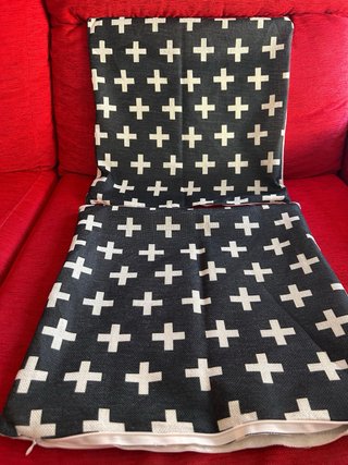 Funda Cojín Cruz Blanca Negra