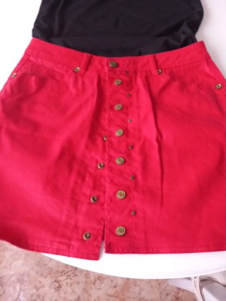 Conjunto Falda Roja y Top Negro