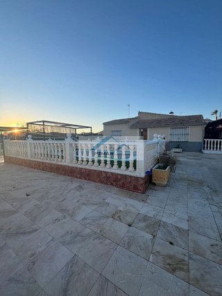 Chalet en venta en Albatera