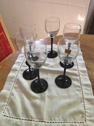6 calici da vino Luminarc neri e trasparenti