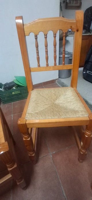 Mesa de madera maziza y 3 sillas