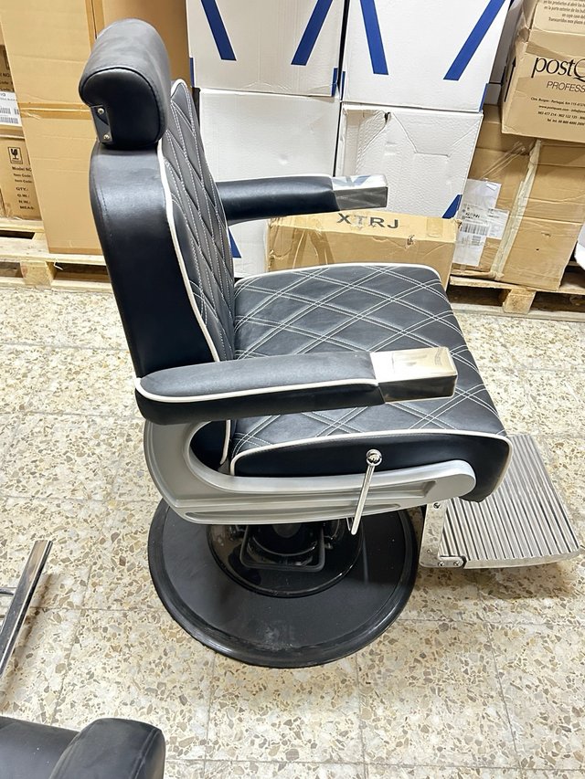 Sillón Barbero Negro con Reposapiés