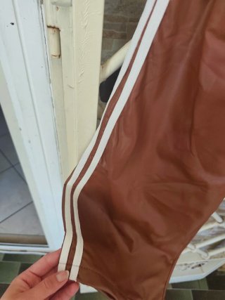 Pantaloni marroni effetto pelle