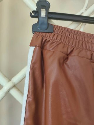 Pantaloni marroni effetto pelle