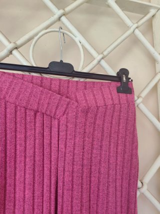 Pantaloni a costine rosa