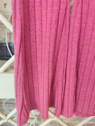 Pantaloni a costine rosa