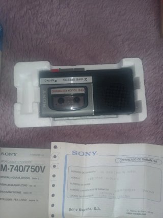 Mini grabadora Sony M-740 con caja