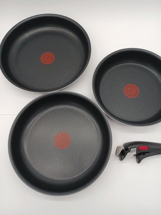 Tefal Ingenio Easy On - Set di 3 Padelle 22/24/26 cm + 2 Coperchi 16/18 cm + Manico removibile, Non adatto per induzione