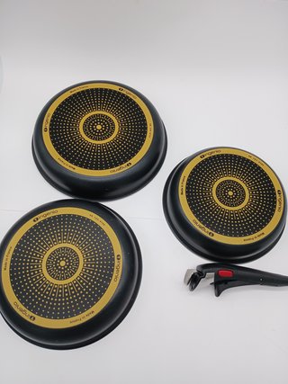 Tefal Ingenio Easy On - Set di 3 Padelle 22/24/26 cm + 2 Coperchi 16/18 cm + Manico removibile, Non adatto per induzione