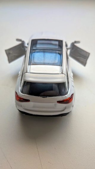 Coche de juguete escala 1:43