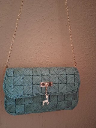 Bolso de mano tejido hecho a mano