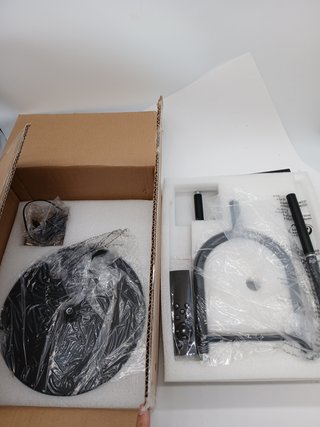 Lámpara de Pie con Mesa – Lámpara LED Regulable 36W con Mando a Distancia y Control Táctil, Cabezal Giratorio 360°, 2700K–6500K,