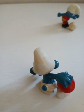 Set 2 Puffi bowling e calciatore ingialliti