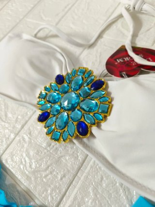 Bikini Blanco y Azul con Joya
