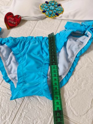 Bikini Blanco y Azul con Joya