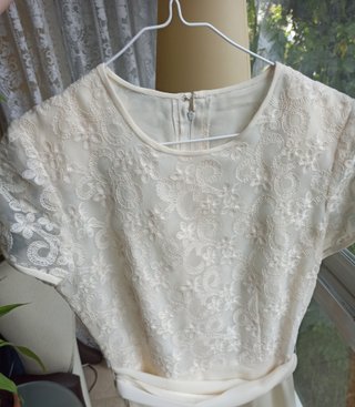 Vestido corto de encaje