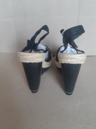 NUEVOS Zapatos tipo sandalias de cuña negros