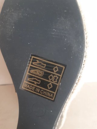 NUEVOS Zapatos tipo sandalias de cuña negros