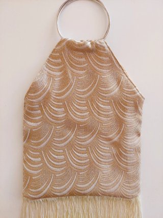 Bolso de fiesta dorado con flecos